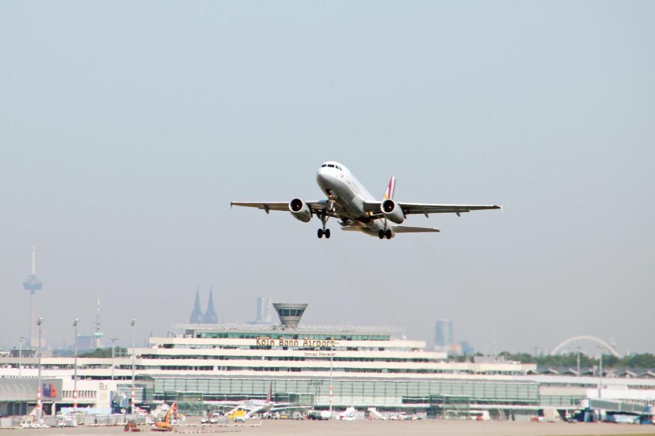 Airport Hotel Durscheidt By Smarty - Kontaktloser Self Check-In Cologne Exterior photo